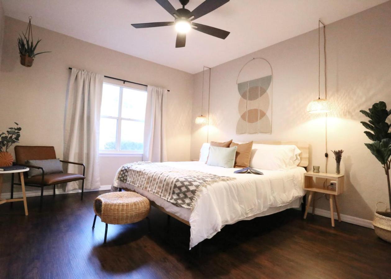Nomad Retreat King Bed Boutique Condo W Garage Gainesville Exterior photo