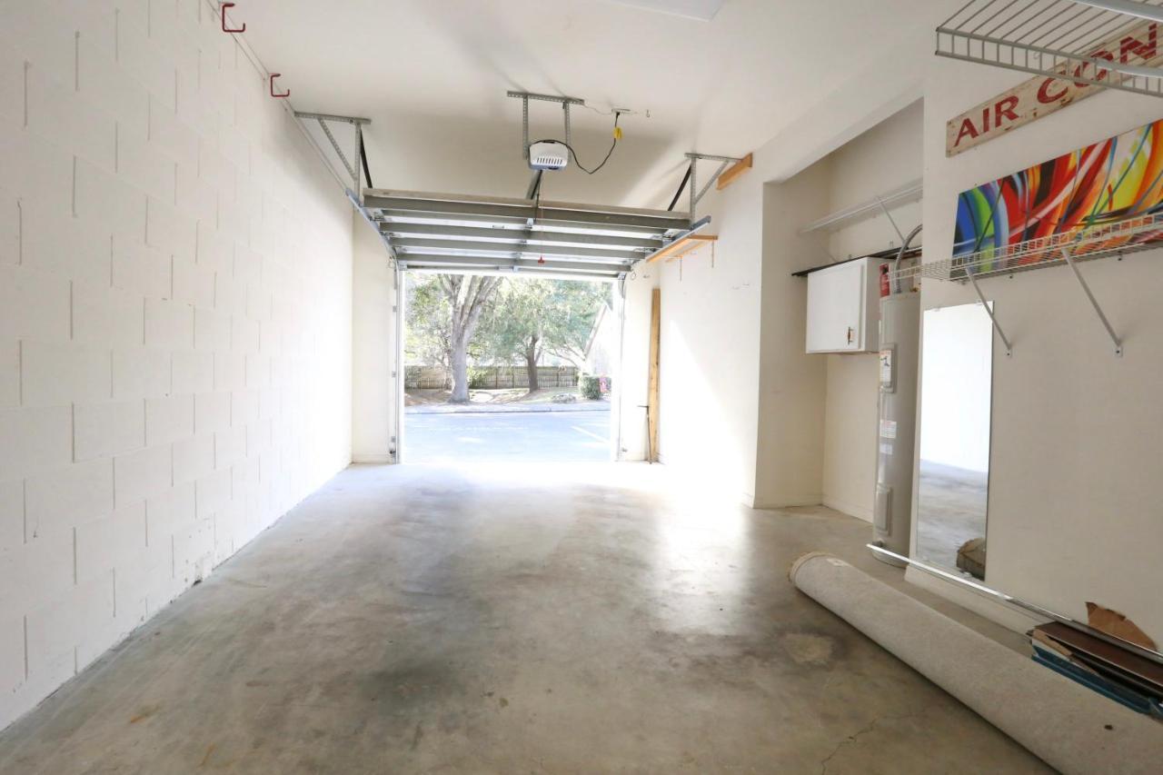 Nomad Retreat King Bed Boutique Condo W Garage Gainesville Exterior photo