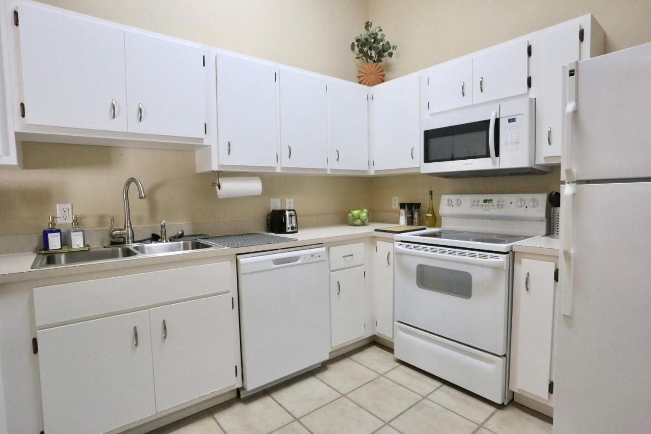 Nomad Retreat King Bed Boutique Condo W Garage Gainesville Exterior photo