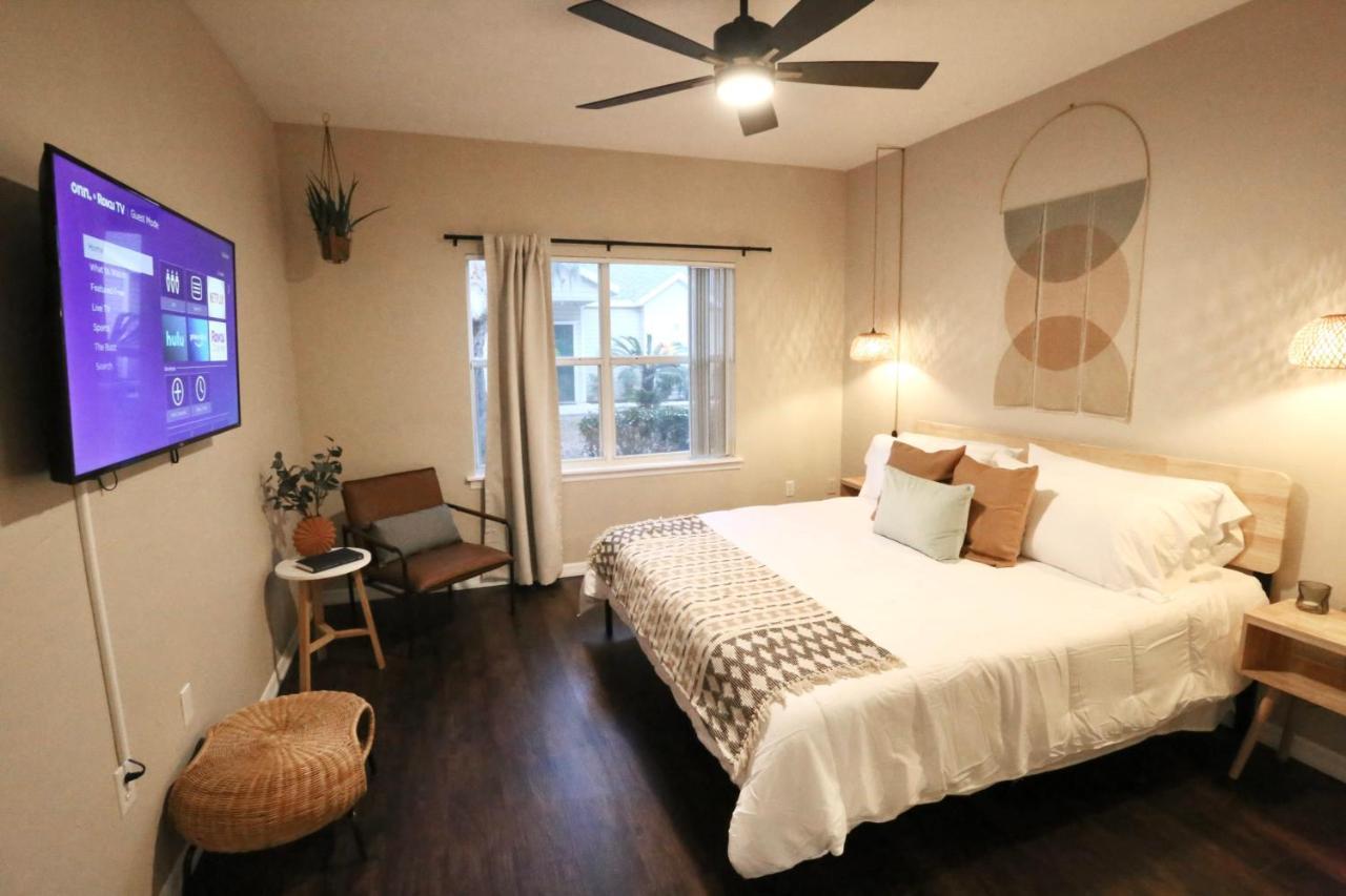 Nomad Retreat King Bed Boutique Condo W Garage Gainesville Exterior photo