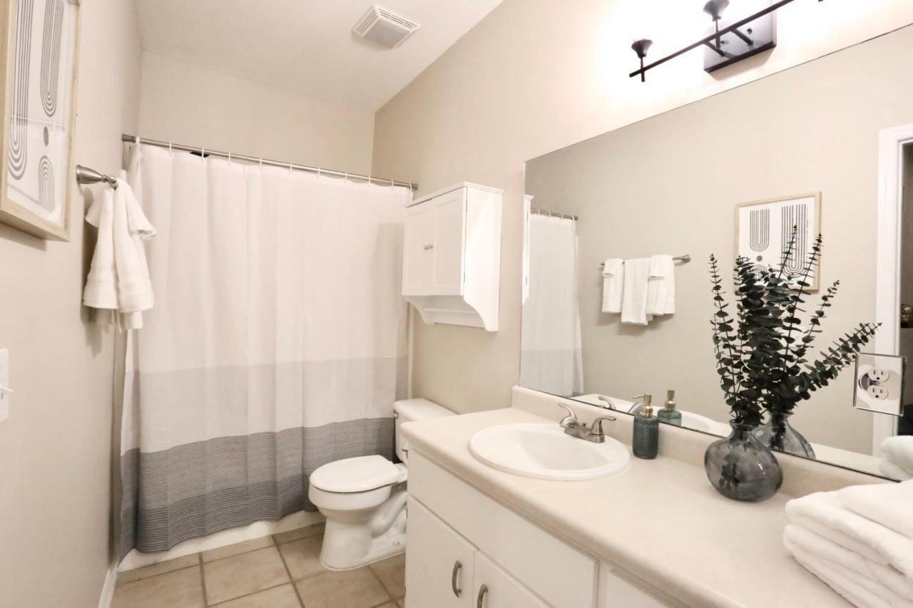Nomad Retreat King Bed Boutique Condo W Garage Gainesville Exterior photo