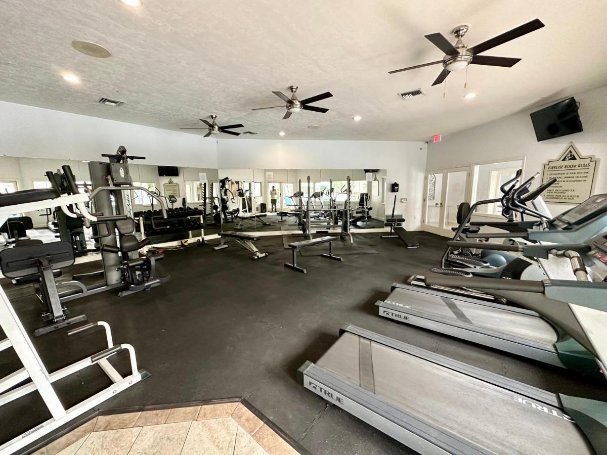 Nomad Retreat King Bed Boutique Condo W Garage Gainesville Exterior photo